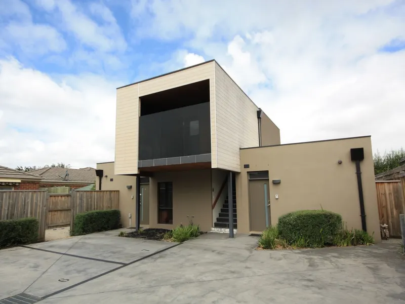 Ideal for Singles or Couples, Train Station Proximity