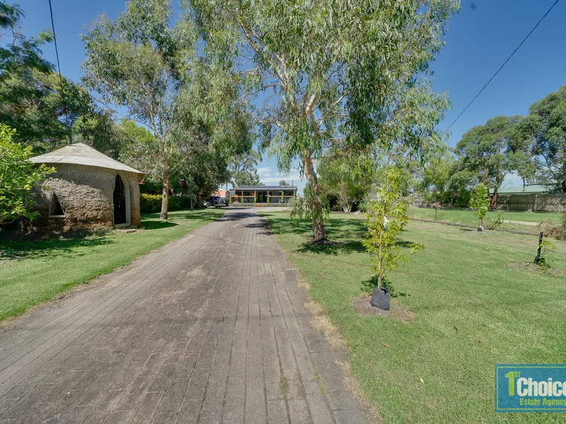 A STAND OUT CHOICE! COASTAL COTTAGE - HUGE BLOCK - CLOSE TO WATER!