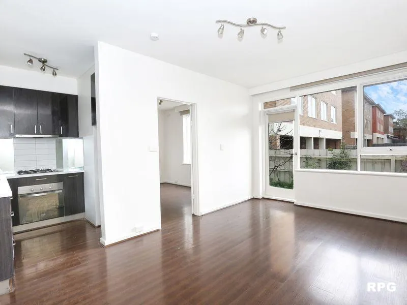PERFECT LOCATION ~ PERFECT APARTMENT ~ PERFECT COURTYARD     PRICE REDUCTION