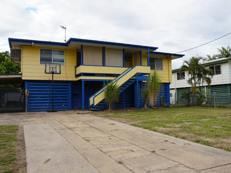 SPACIOUS HIGH-SET HOME ON A 852m2 BLOCK WITH TIMBER FLOORS AND HUGE SHED!!