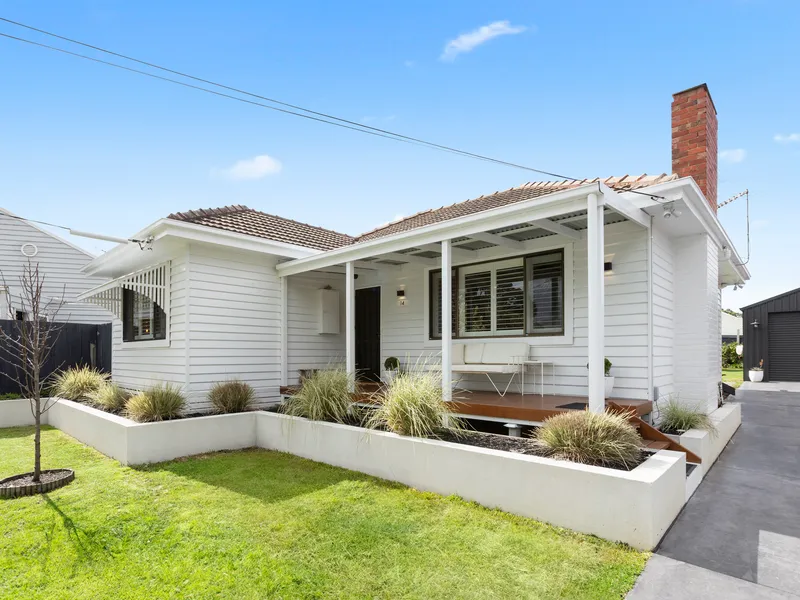 Designer Style on Sweeping 812sqm Lot