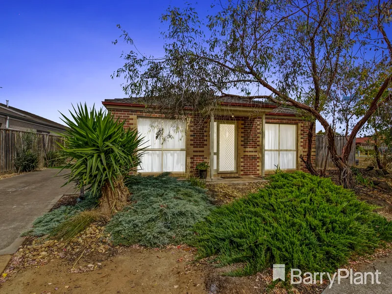 AN ENORMOUS KITCHEN AND A SECLUDED QUIET COURT LOCATION! 