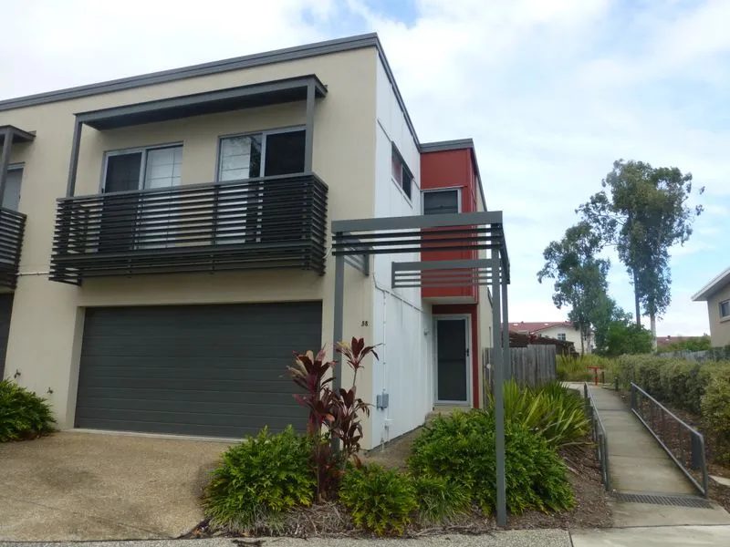 LARGE MODERN TOWNHOUSE
