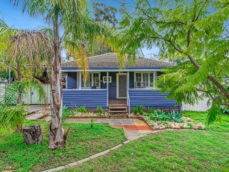 QUAINT MEDINA COTTAGE - Delightful location - Unlimited Potential INVESTORS DELIGHT