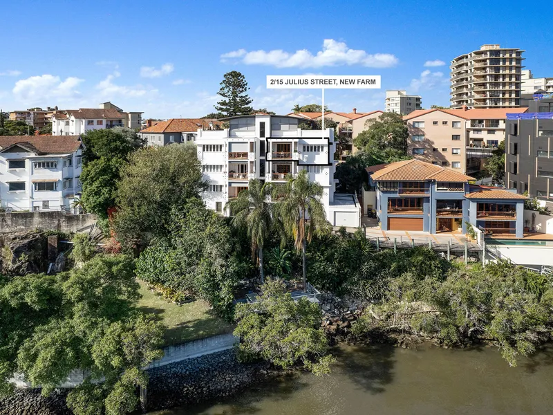 Art Deco Excellence with Enchanting River, City and Bridge Views