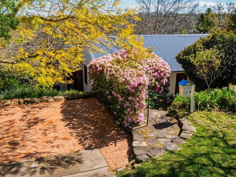 Conveniently Placed Family Home With Expansive District Views