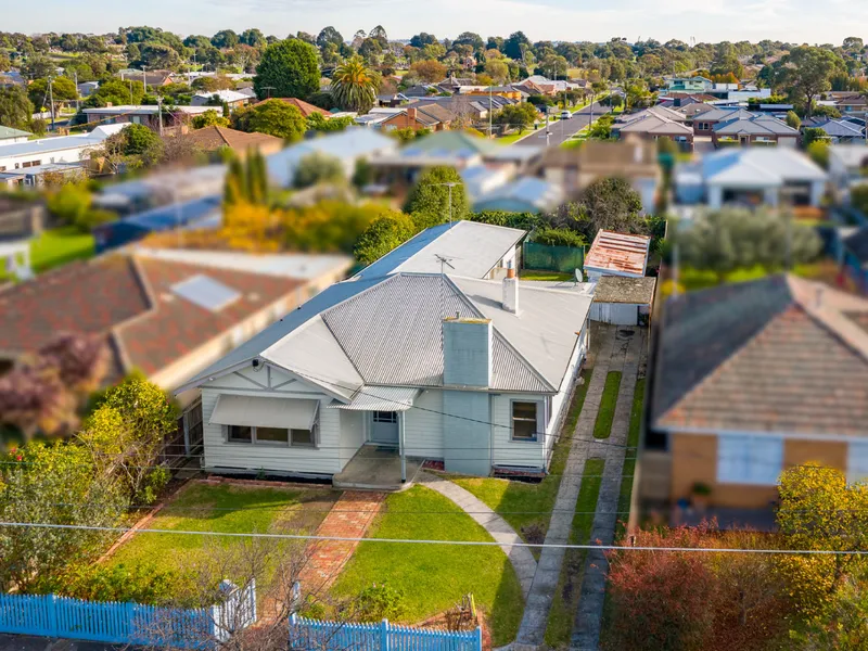 Charming Renovators Delight with Modern Granny Flat