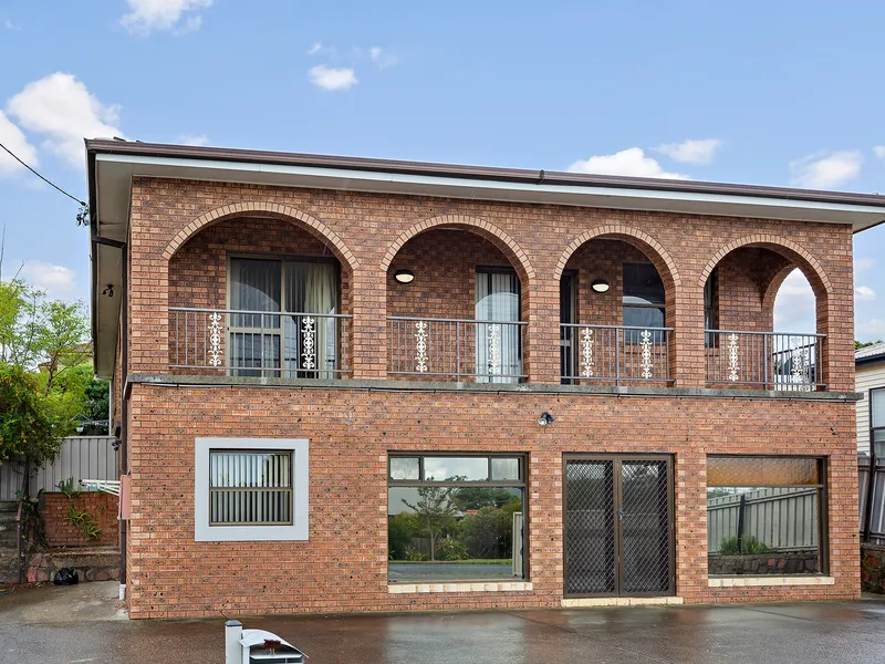A FAMILY DELIGHT IN THE HEART OF WARATAH- 6 MONTH LEASE