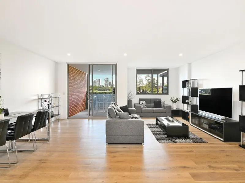 Executive Two Bedroom Apartment with Parking and Views