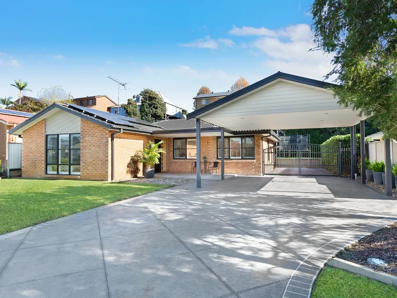 Welcoming approach with new stencilled driveway and neat lawn