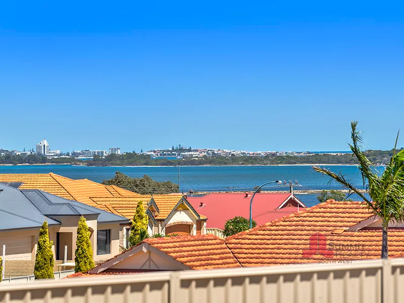 ESTUARY & OCEAN PANORAMA