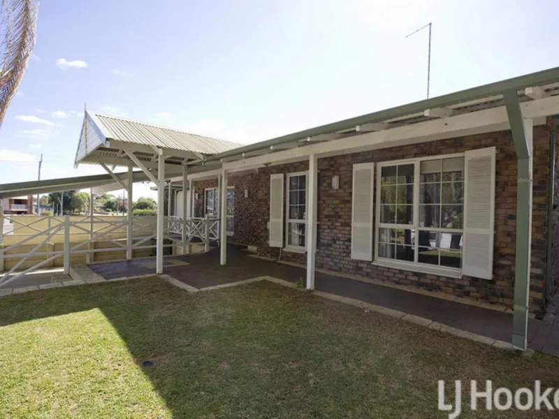 Spacious Home With Workshop