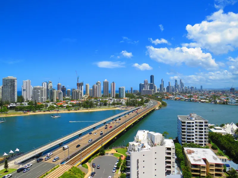 Meriton Apartment - beautiful Luxury Apartment with Panoramic Bird's Eye View!