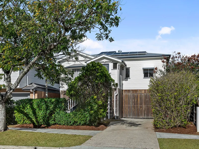PERFECT ENTRY LEVEL QUEENSLANDER - INVEST OR LIVE IN & ENJOY!