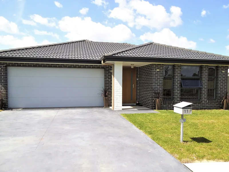 Popular Riverside Estate!!