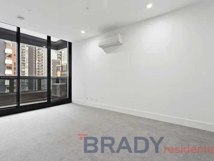 TWO BEDROOM APARTMENT LOCATED IN THE HEART OF MELBOURNE