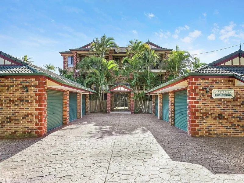 Renovated Unit , Walk to Oxford Street