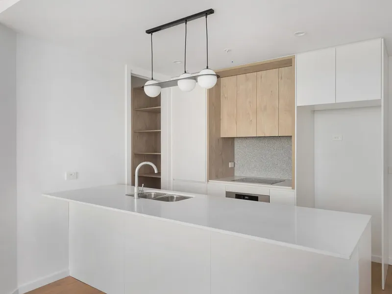 Spacious 2 bedroom apartment with separate study