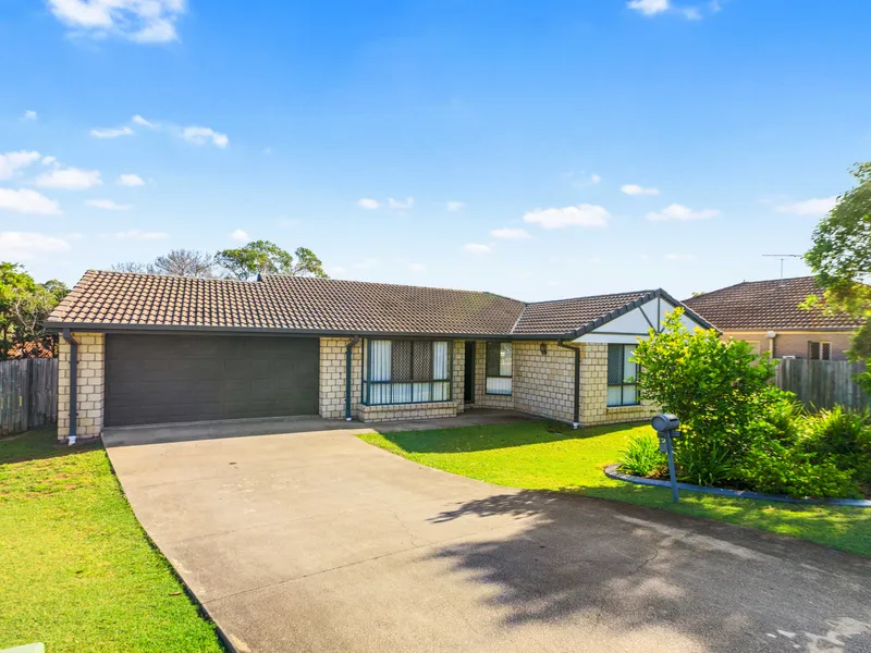 Lowset brick home in a quiet Cul-De-Sac!