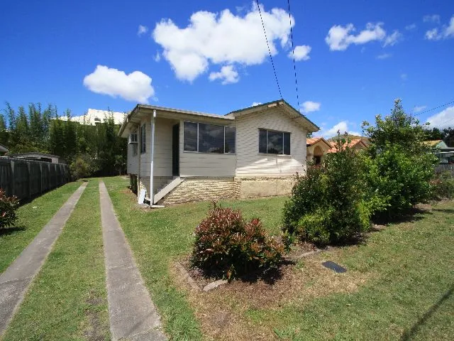 Position Perfect - Air-conditioned, Fresh & Polished Timber Floors Make This A Little Beauty.