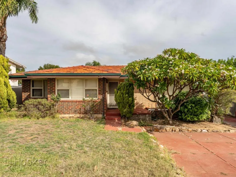 Spacious Family Home with Pool!