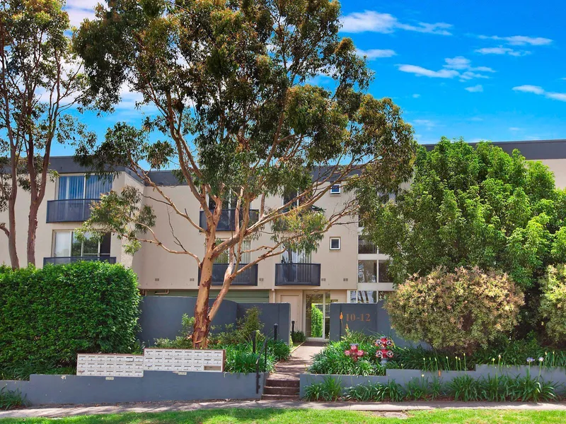 Peace and Convenience in a Leafy Setting!