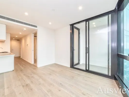 High Floor North Facing with Views, Walk to City and Supermarket!