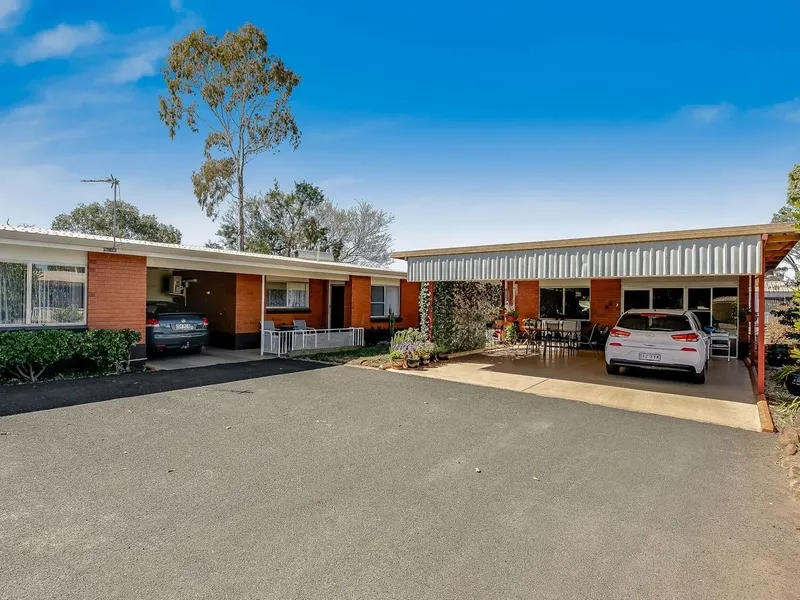 Convenient Living in Small complex