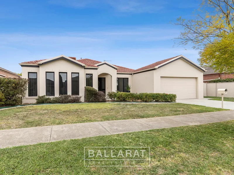 SPACIOUS FAMILY HOME ON LARGE BLOCK IN BRILLIANT LOCATION