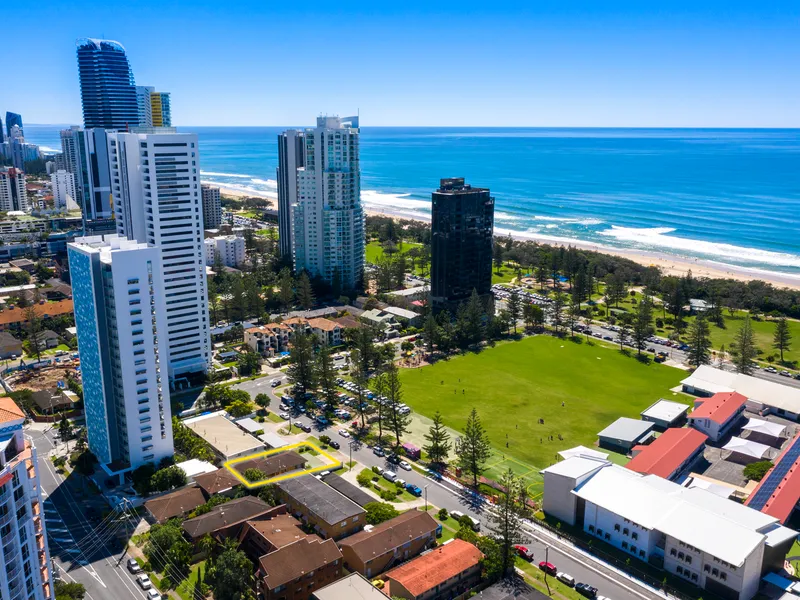 ENTIRE APARTMENT BLOCK - DEVELOPMENT POTENTIAL