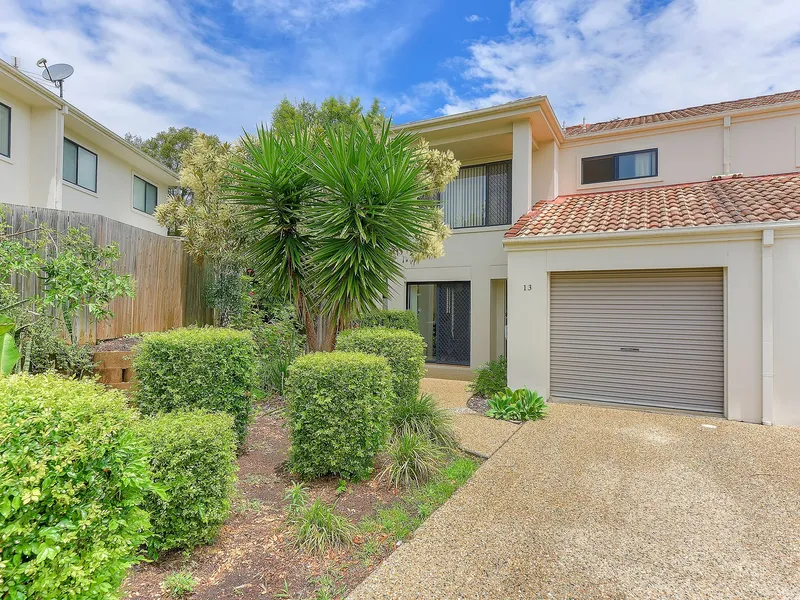 BEAUTIFUL TOWNHOME IN A DESIRABLE LOCATION!