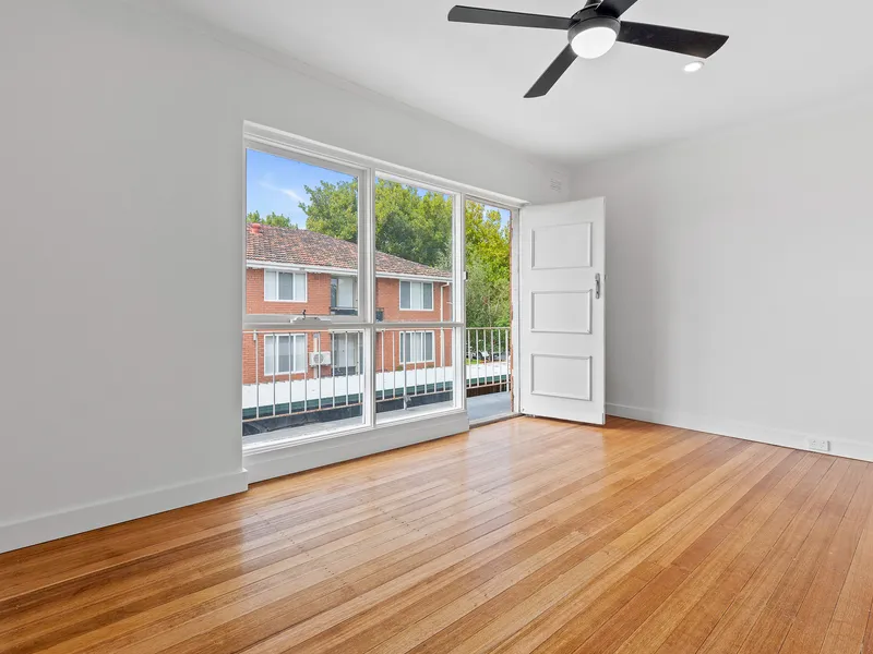 RENOVATED ONE BEDROOM APARTMENT