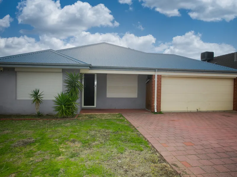 Spacious Parkside Home with Ducted AC, Solar Panels and Solar Hot Water!