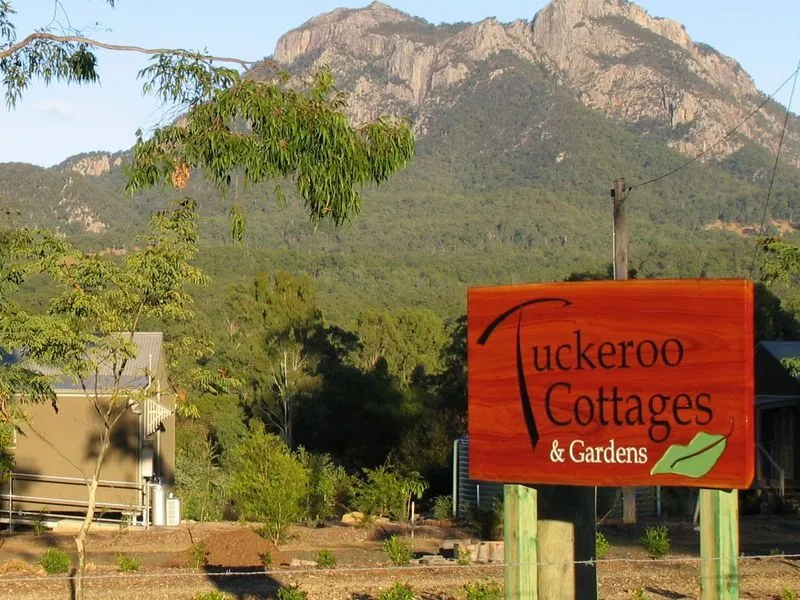 Situated flush in the famed Scenic Rim Area with Mt Barney as a back drop & Lake Maroon a short drive away.