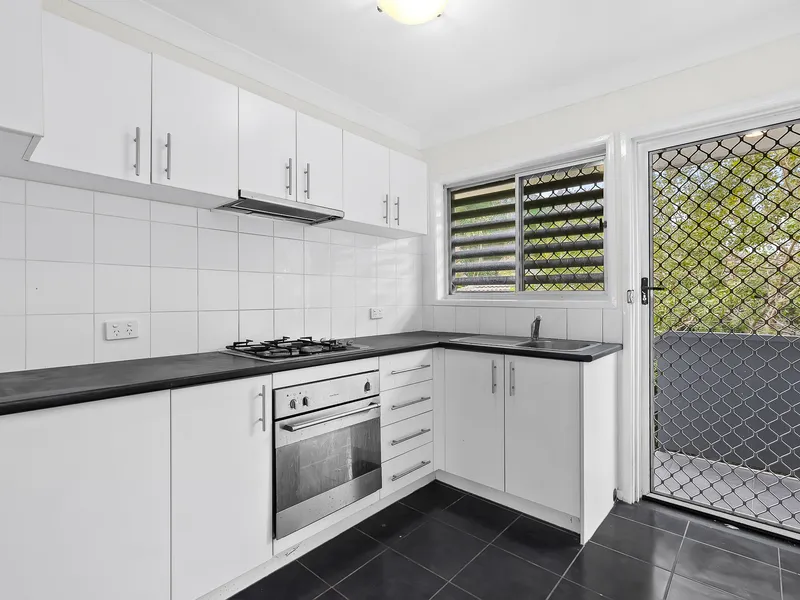 ENTRY LEVEL APARTMENT IN PRIME GREENSLOPES LOCATION