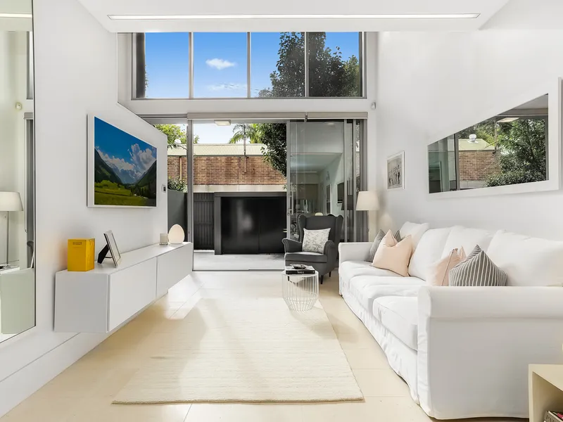 Ultimate City Residence of Space and Modern Comfort