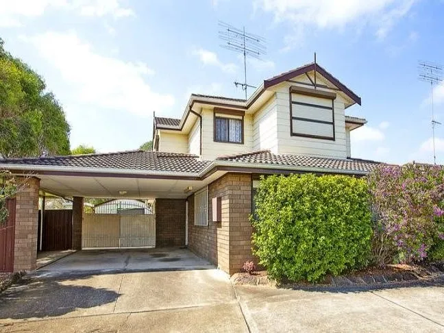LARGE FAMILY HOUSE…….