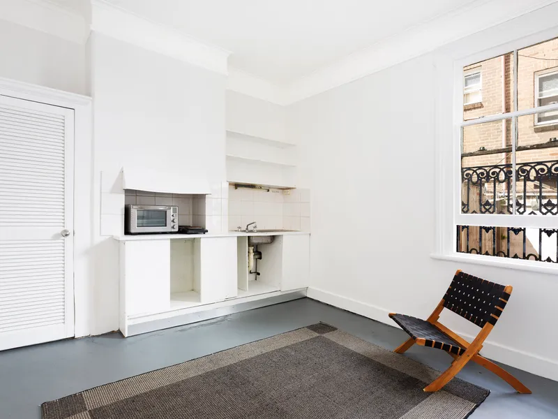 Affordable studio living in top position