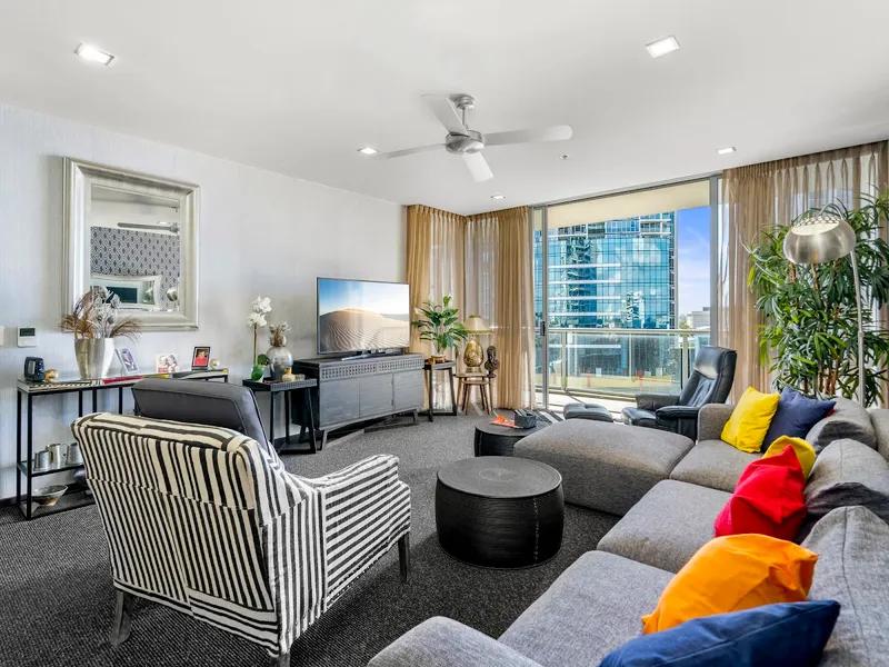 LARGE NORTH FACING 3 BEDROOM IN VICTORIA TOWERS OVER 50'S FREEHOLD APARTMENTS
