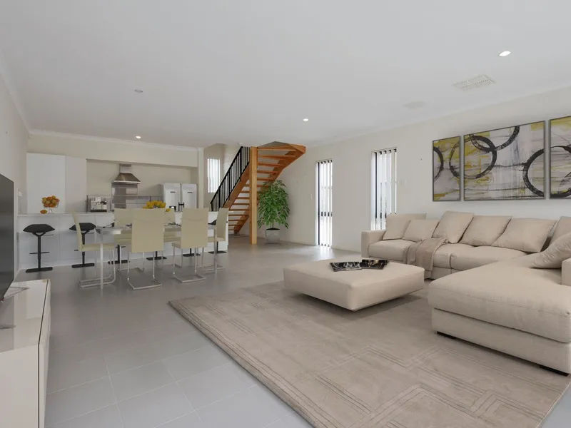 Beautiful open-plan Townhouse