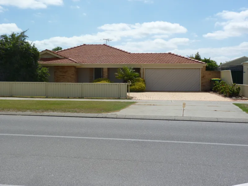 Location Location Location, perfect lifestyle living within walking distance to everything.