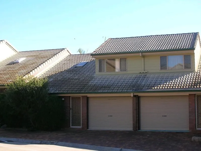 Charming 2-Bedroom, 1-Bathroom Townhouse in Arana Hills, QLD