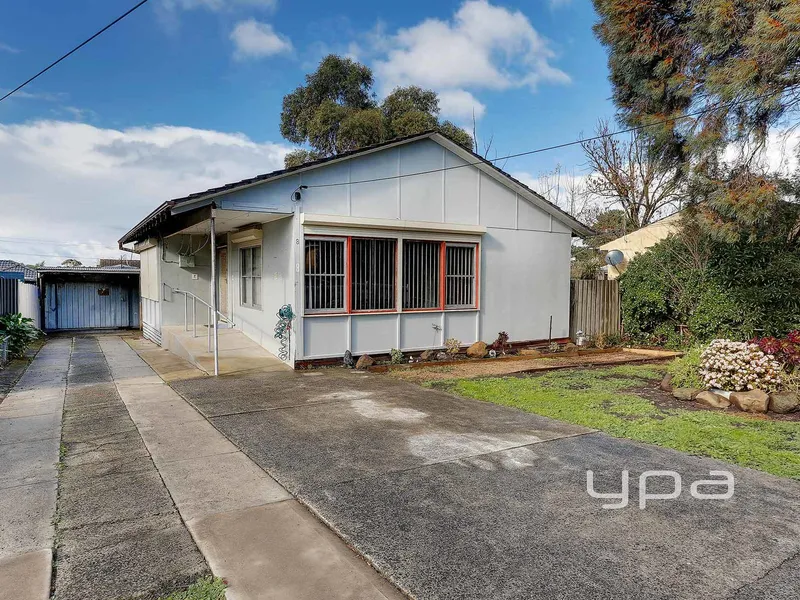 Discover the Hidden Potential at 8 Drouin Street, Dallas!