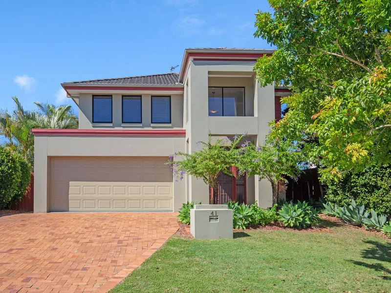 RUNAWAY LAGOONS HOUSE WITH DOWNSTAIRS MASTER BEDROOM