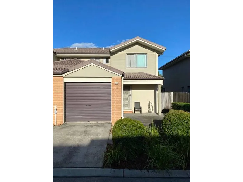Modern Townhouse in Quiet Off Street Location