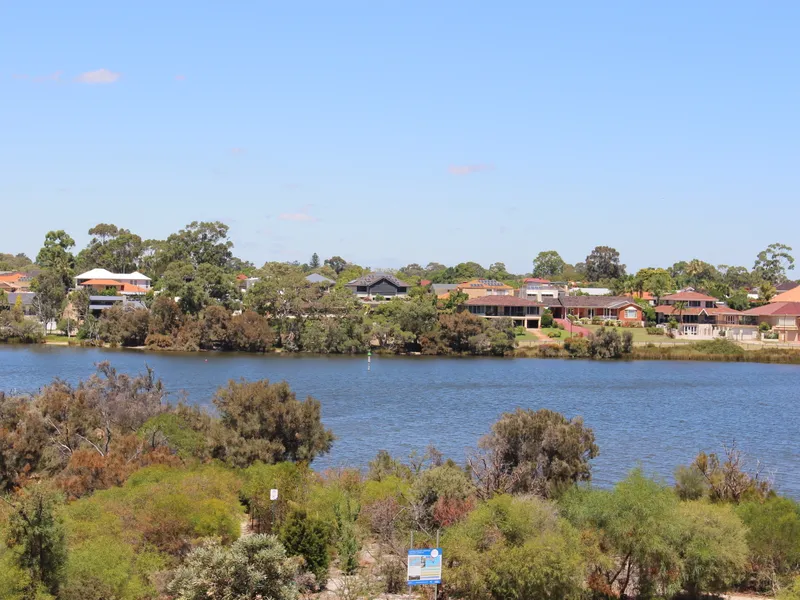 Elevated Block-On Riverfront with 180 Degree River Views !!!