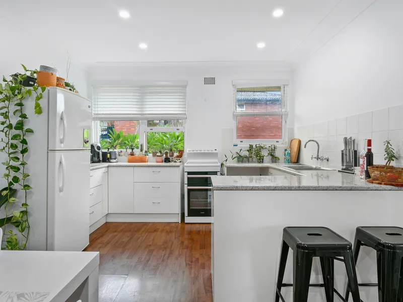 Spacious, Sunny And So Well Positioned