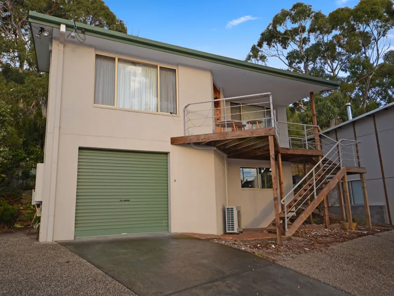 Fantastic Family Home with Views Over Kingston Beach