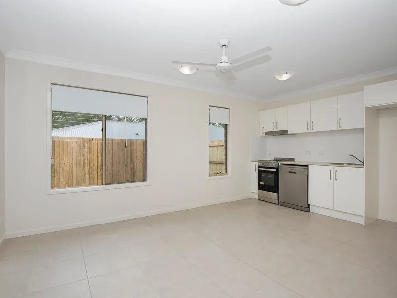 PERFECT SINGLES OR COUPLES LIVING