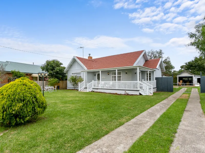 STUNNING PERIOD CHARM WITH UN INTERUPTED VIEWS